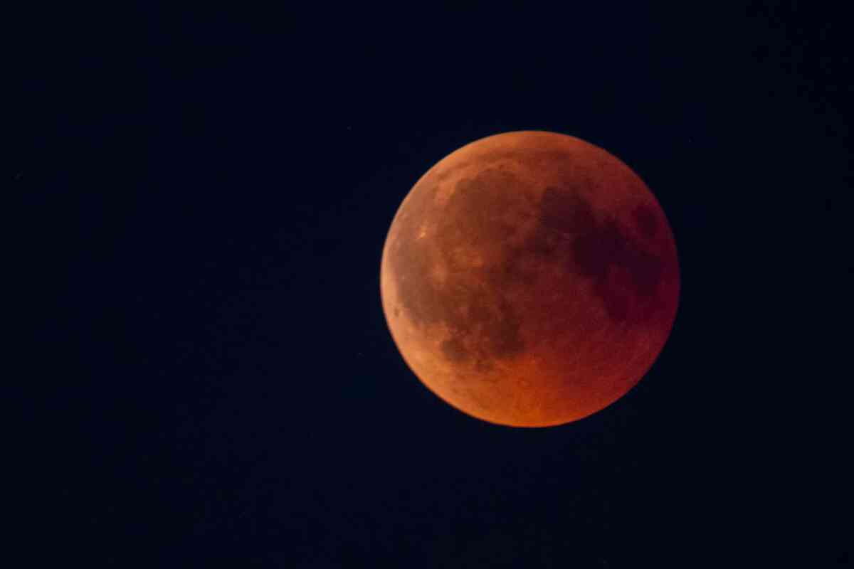 Fecha, hora y consejos para ver el eclipse de Luna de sangre en Colombia