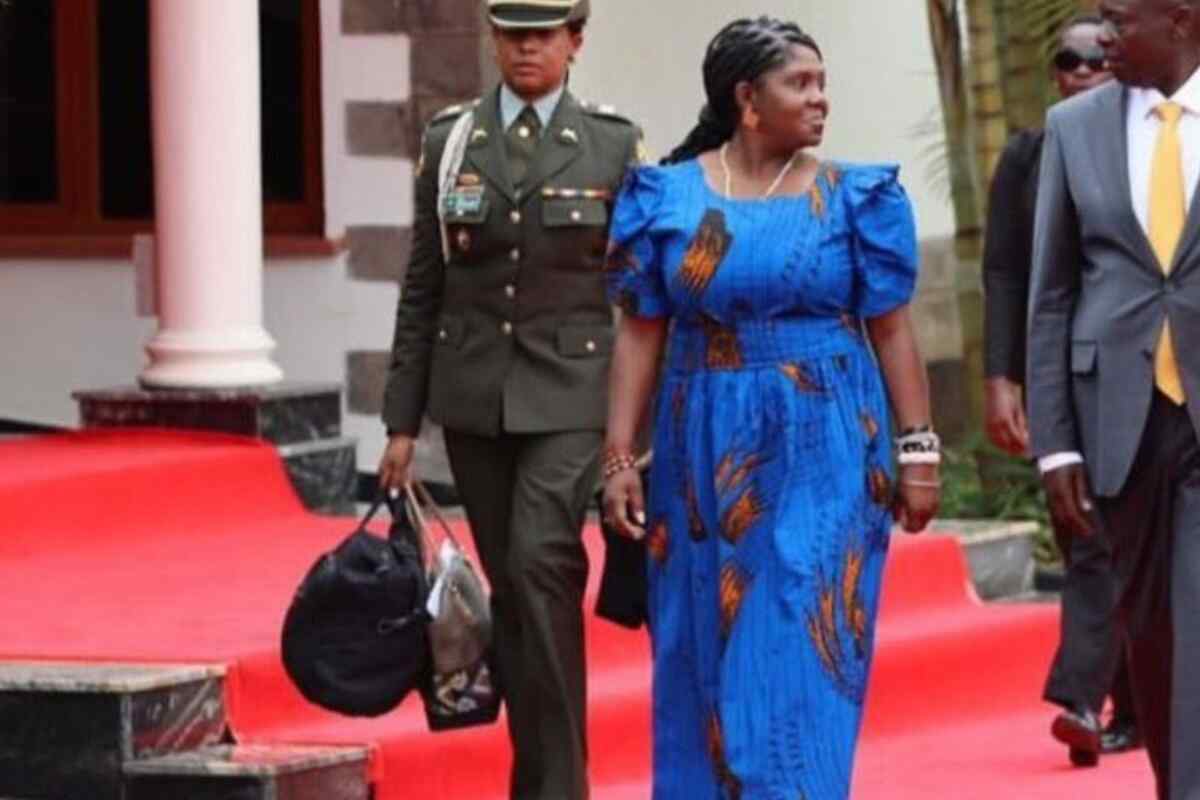 La polémica foto de la vicepresidenta Francia Márquez con una policía que le llevaba el equipaje