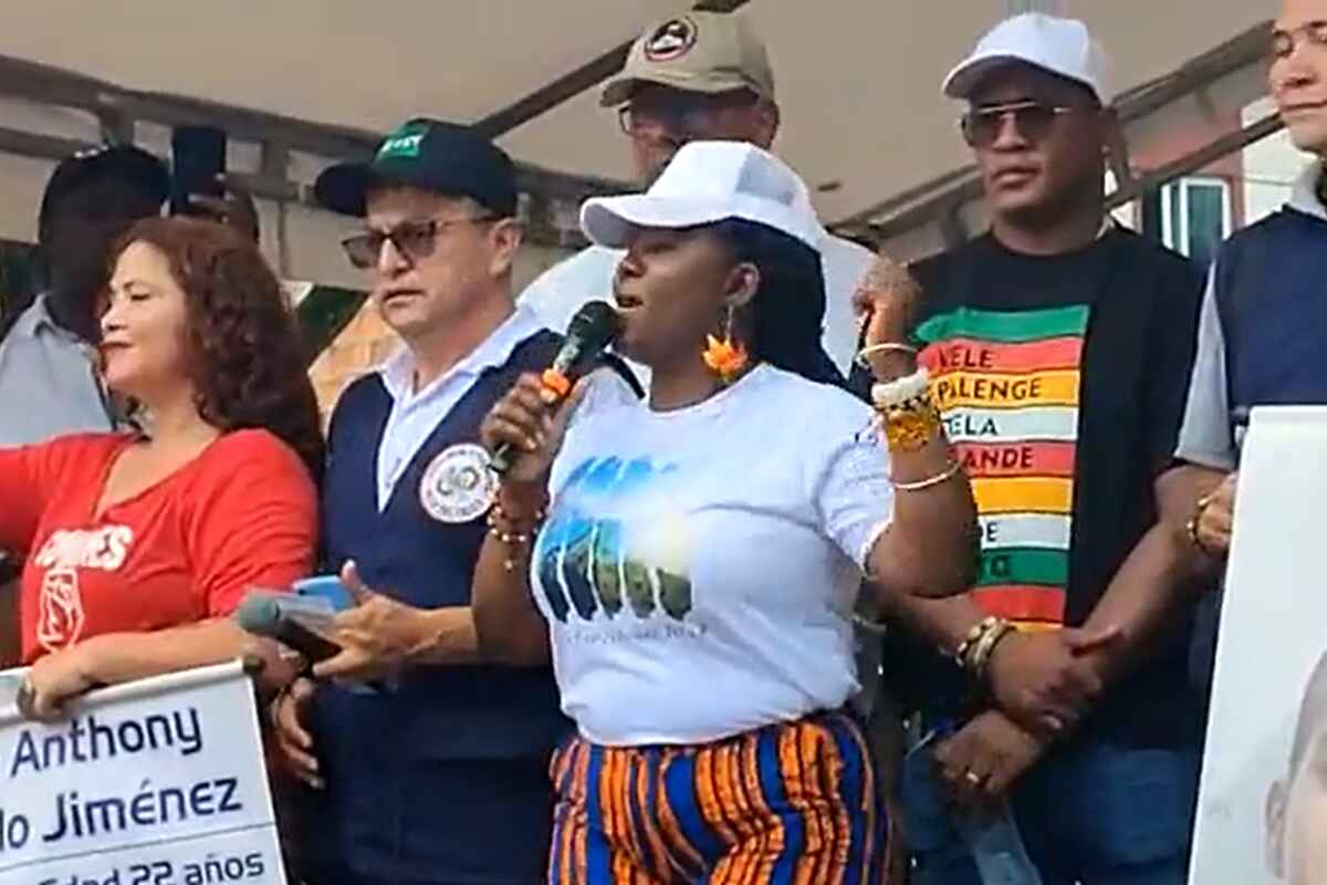 Francia Márquez reconoce públicamente su admiración por el grupo de la "primera línea" en manifestacion por el día del trabajo