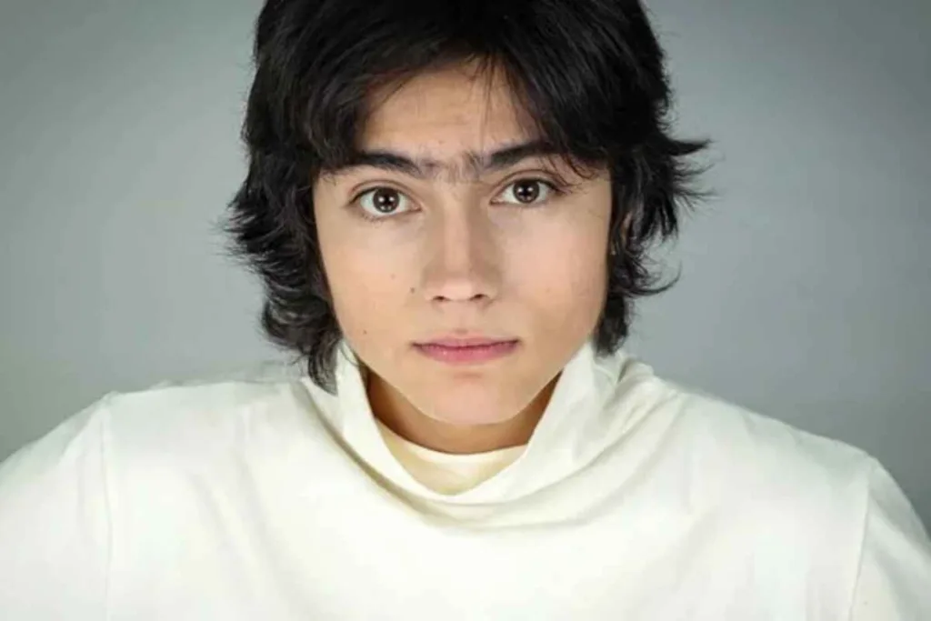 Cómo ha sido la transición de género de Gregorio Urquijo, el joven actor que ahora se llama Roz