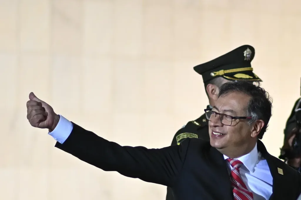 Gustavo Petro pide a Latinoamérica jugar un papel unido en la cumbre de Brasilia