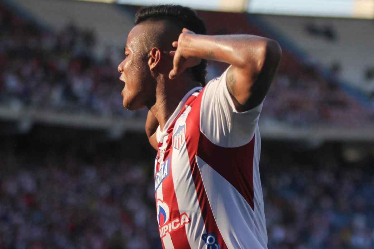 Escándalo en Junior: Luis Sandoval llega ebrio al entrenamiento y es separado del equipo