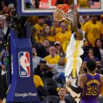Klay Thompson fulmina a los Lakers con ocho triples