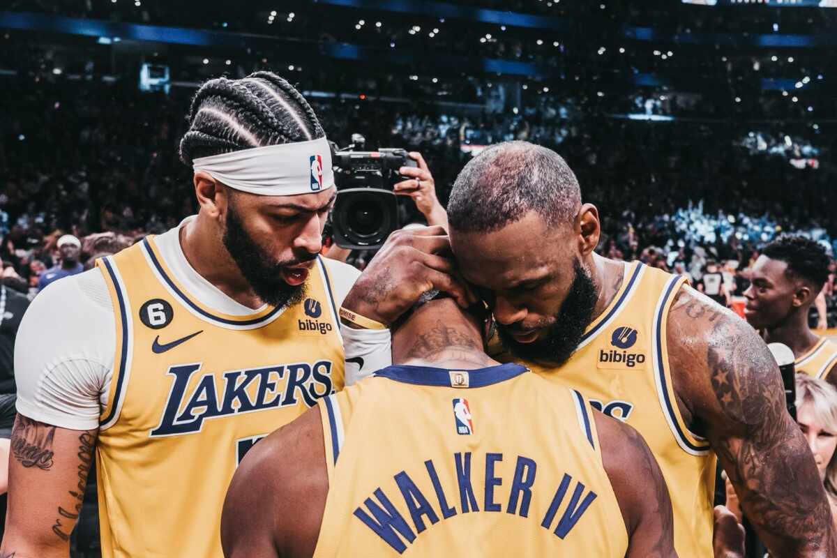 Los Warriors caen ante los Lakers