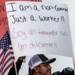 Marcha de la unidad en Florida en rechazo a la ley de migración impulsada por el gobernador Ron DeSantis