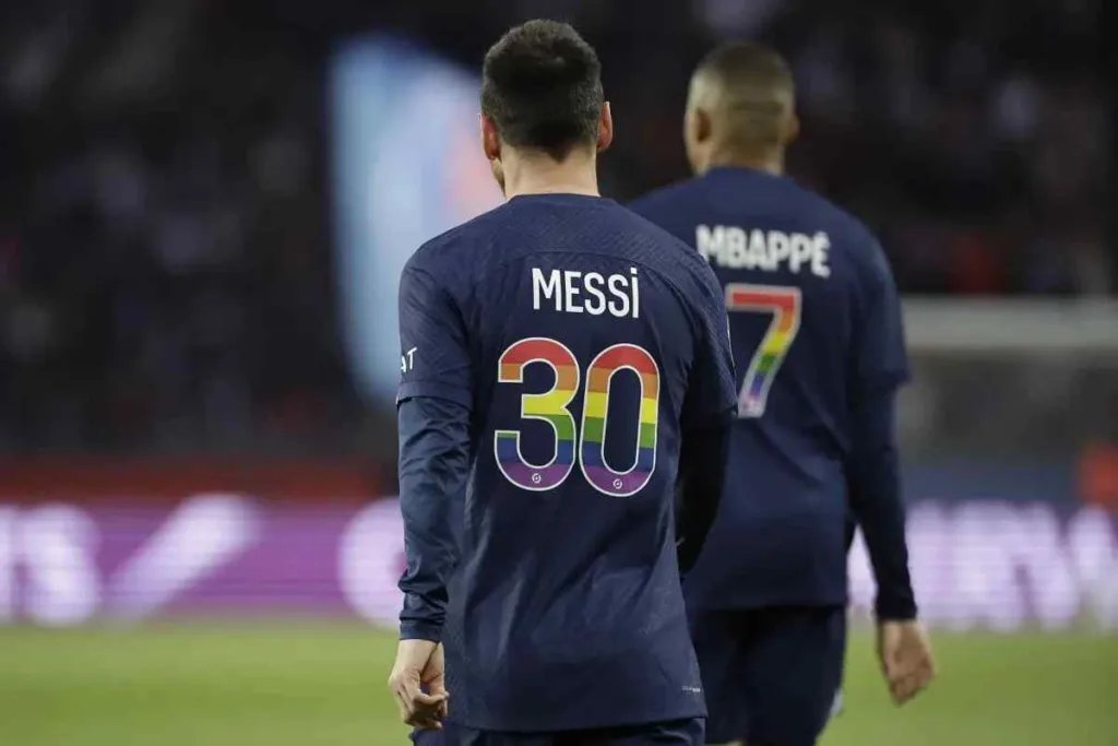 Messi vuelve, Mbappe roza el título; el Ajaccio desciende