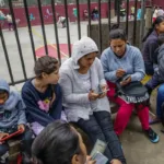 Migrantes acaparan albergues en Tijuana tras una semana del término del Título 42