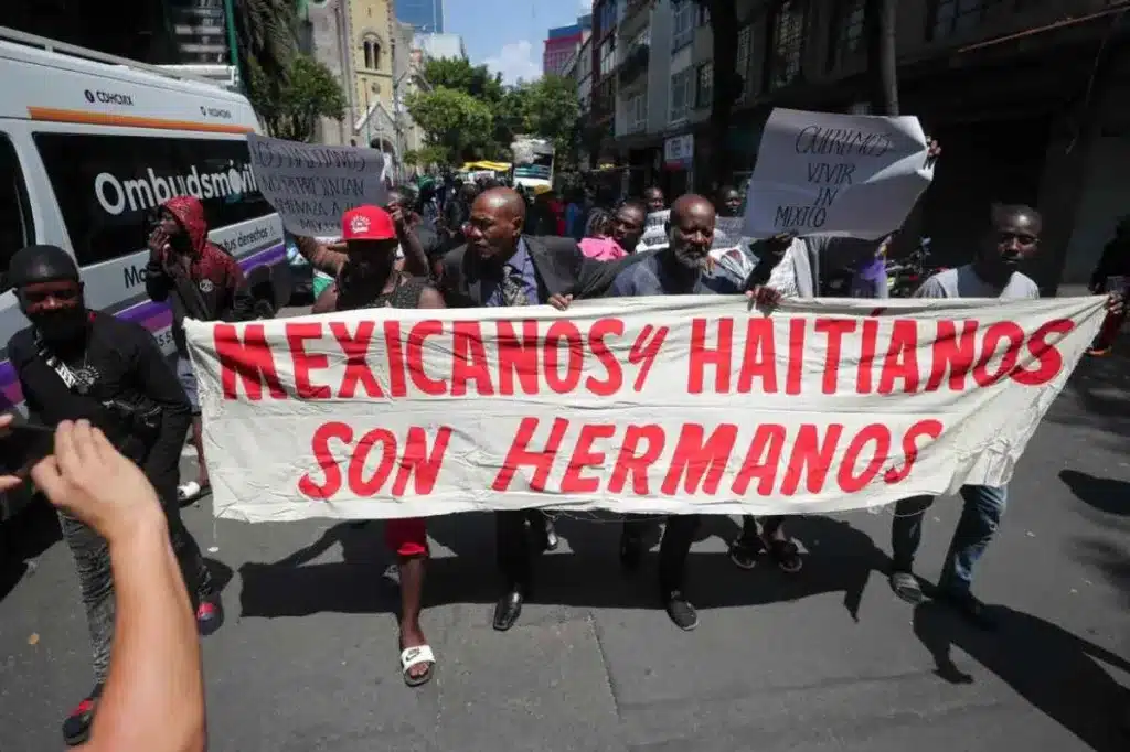 Migrantes haitianos protestan en Ciudad de México para exigir permisos de trabajo