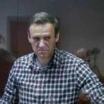 Navalni denuncia que le torturan con descursos de Putin