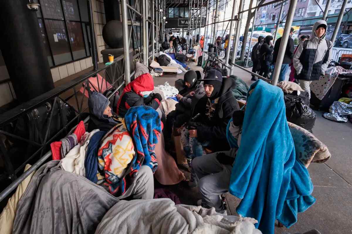 Nueva York pide a un tribunal que suspenda la norma que le obliga a acoger inmigrantes