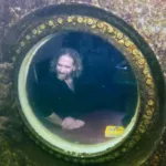 Profesor de la Universidad del Sur de Florida establece nuevo récord al vivir 74 días bajo el agua