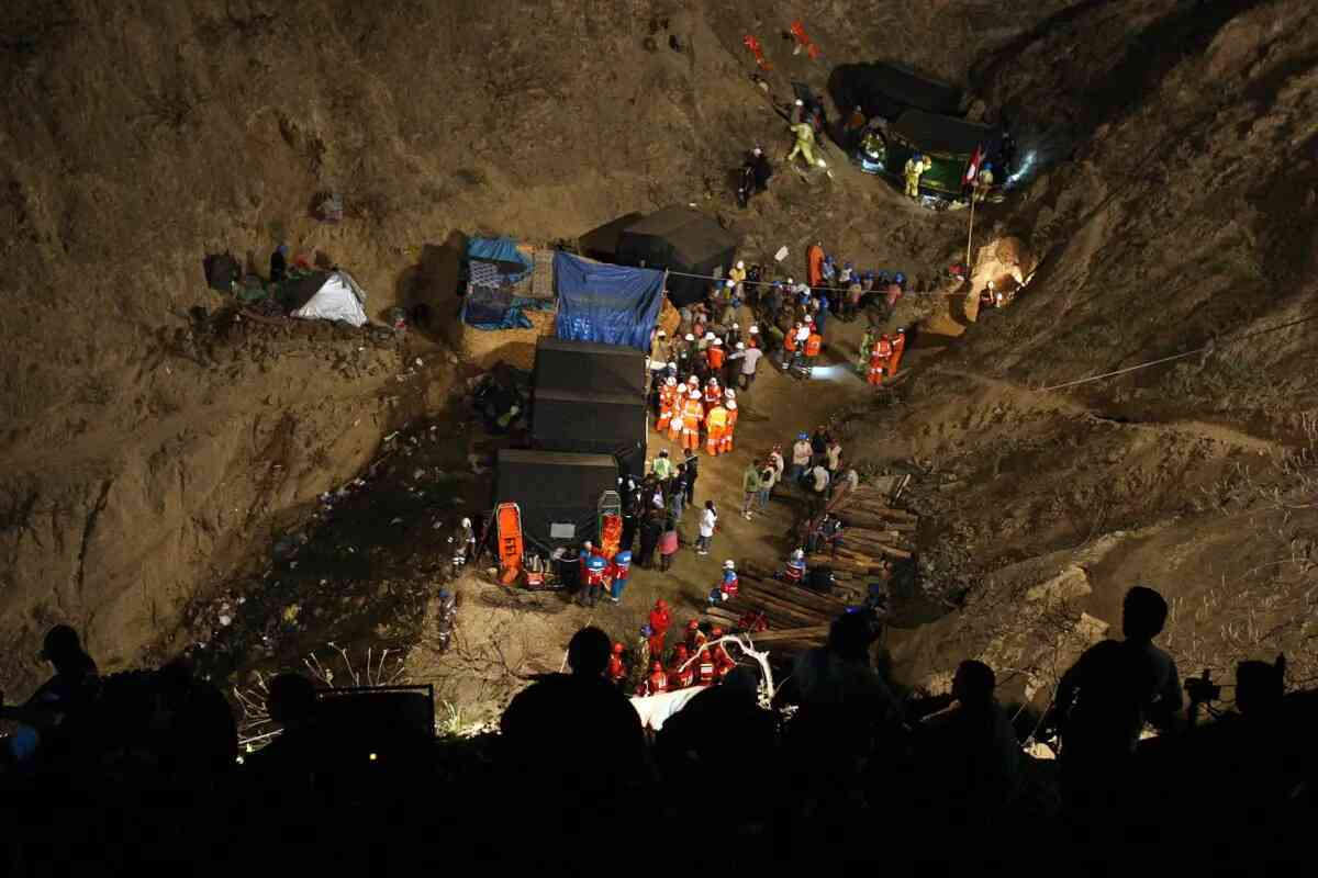 Rescate de los cuerpos de los trabajadores fallecidos en la mina de Arequipa