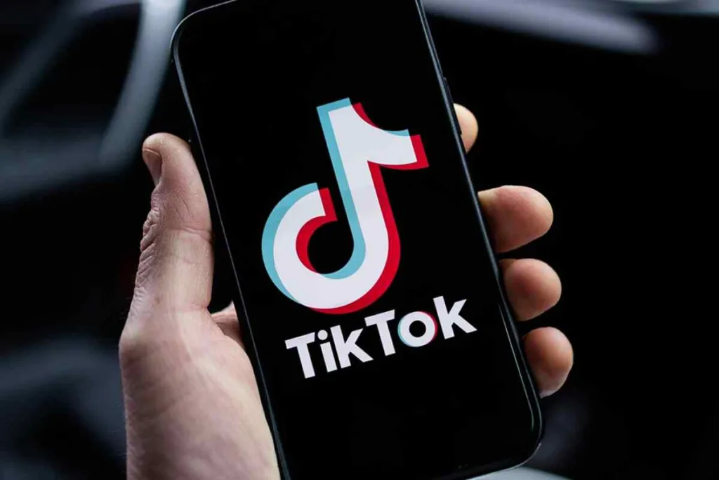 TikTok se prepara para lanzar su propio chatbot de inteligencia artificial, siguiendo los pasos de los gigantes chinos-TikTok se suma a la fiebre de los chatbots con Tako - Una nueva forma de descubrir contenido