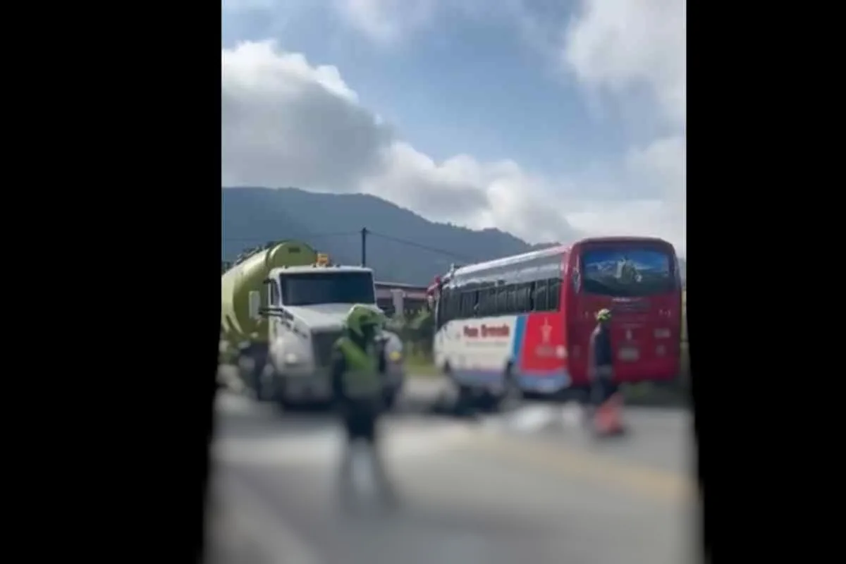 Motociclista murió al chocar con camión Argos en Autopista Medellín-Bogotá