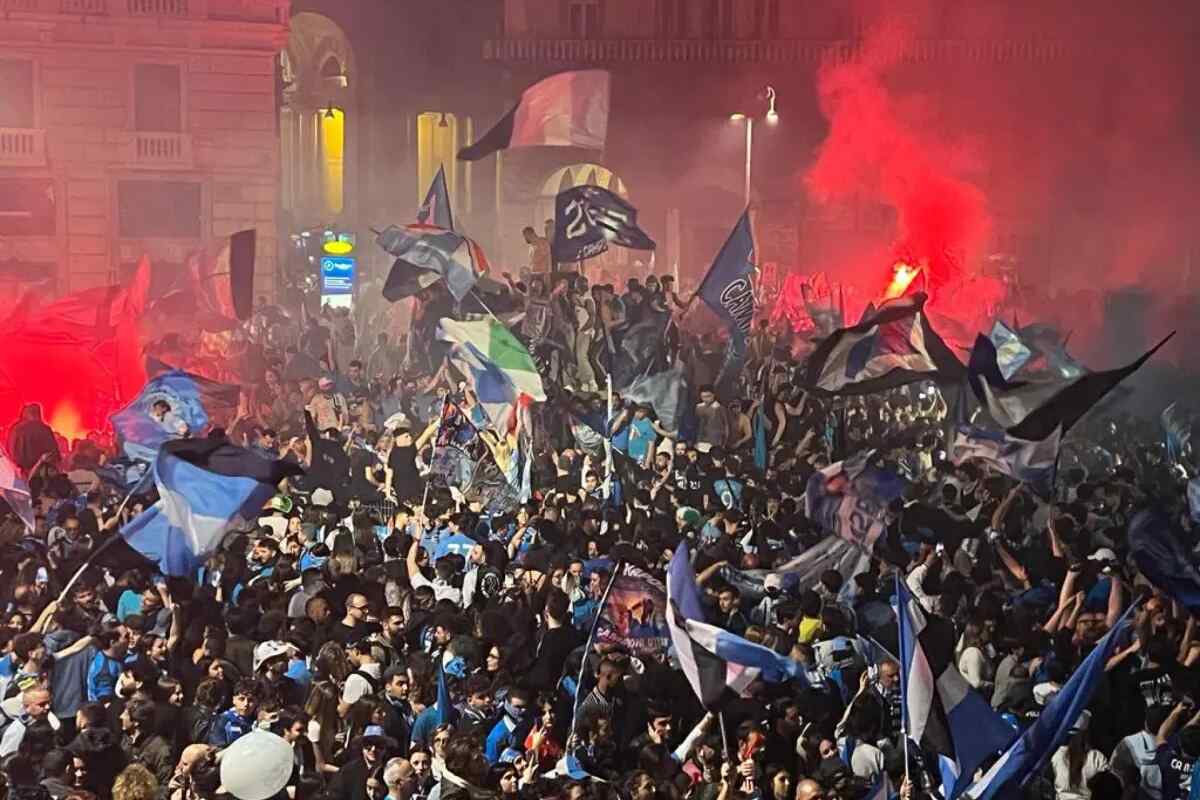 Un muerto y tres heridos de bala en la celebración del Scudetto en Napoles