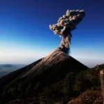 Volcán de Guatemala disminuye la actividad y mil personas continúan evacuadas