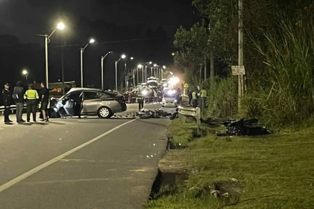 Dos muertos y tres heridos tras choque de motos y carro en la vía aeropuerto-Guarne