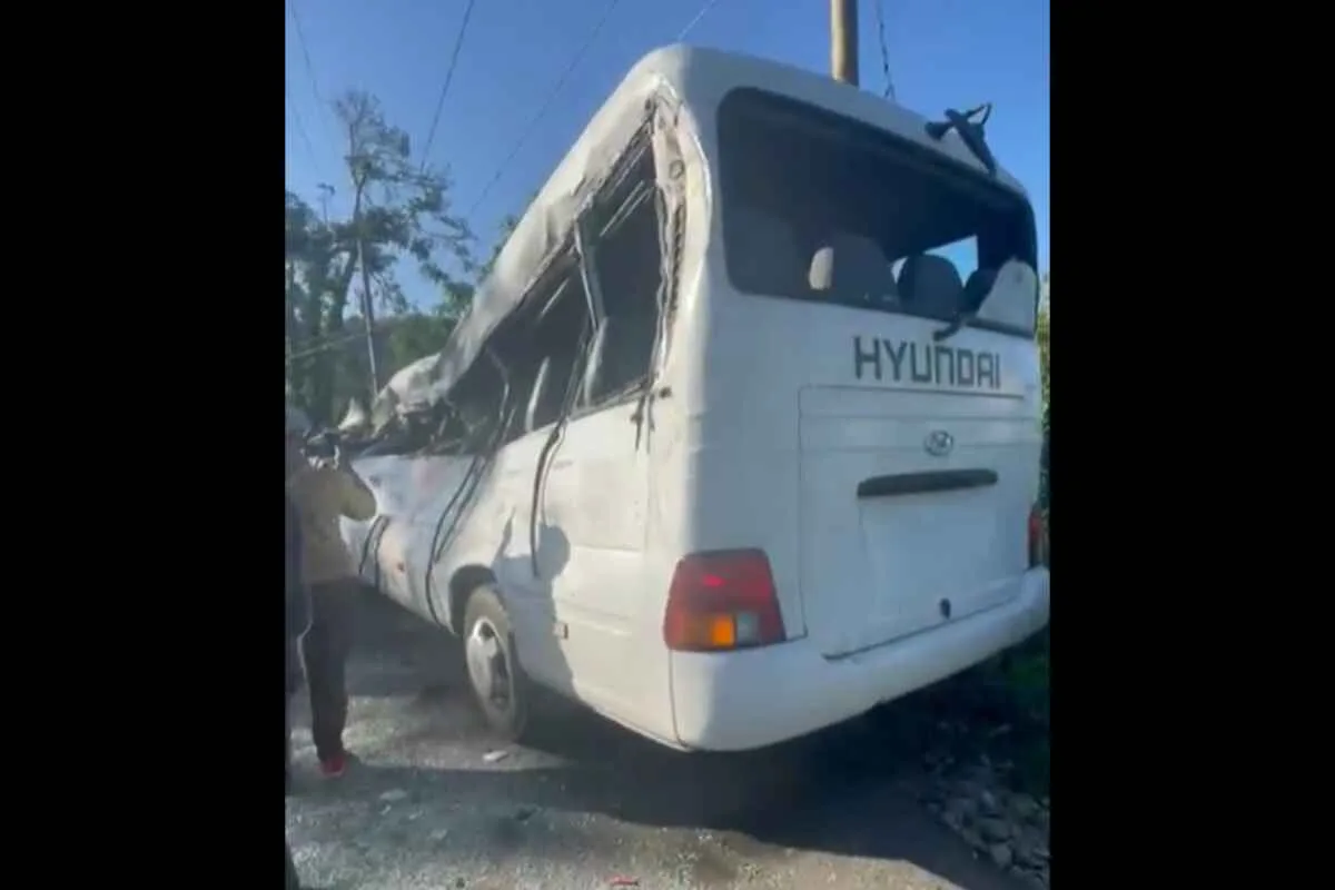 Muere una estudiante y varios niños quedan graves tras accidente de autobús escolar en Hato Mayor