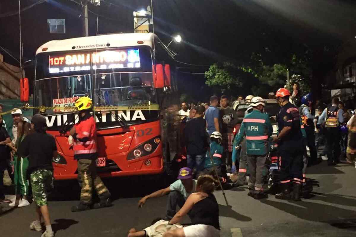 Fatal accidente de tránsito en Medellín deja un muerto y un herido en el barrio Caicedo