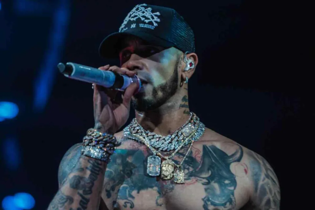 ¿Indirecta para Karol G? Anuel AA cambia la letra de su canción y nombra a Feid