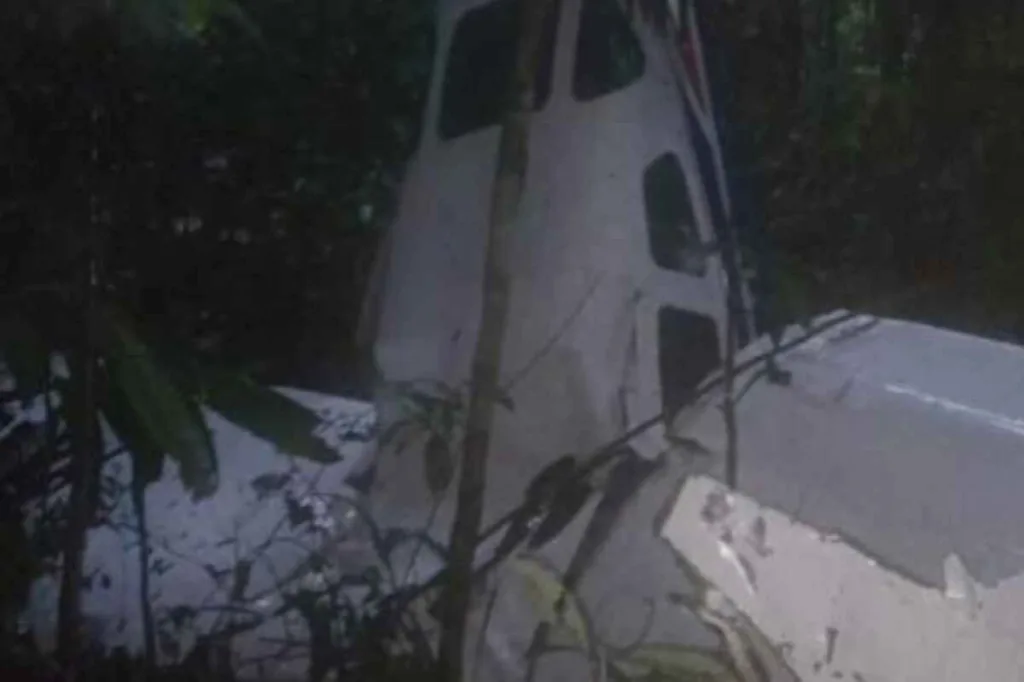 ¿Qué pasó con el trino de Petro sobre los menores hallados en Guaviare? - -----Tres muertos y cuatro niños desaparecidos tras accidente de avioneta en Caquetá