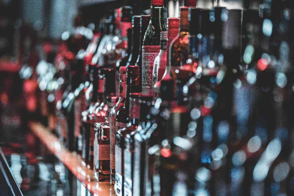 Irlanda incluirá advertencias de cáncer en etiquetado de las botellas de alcohol