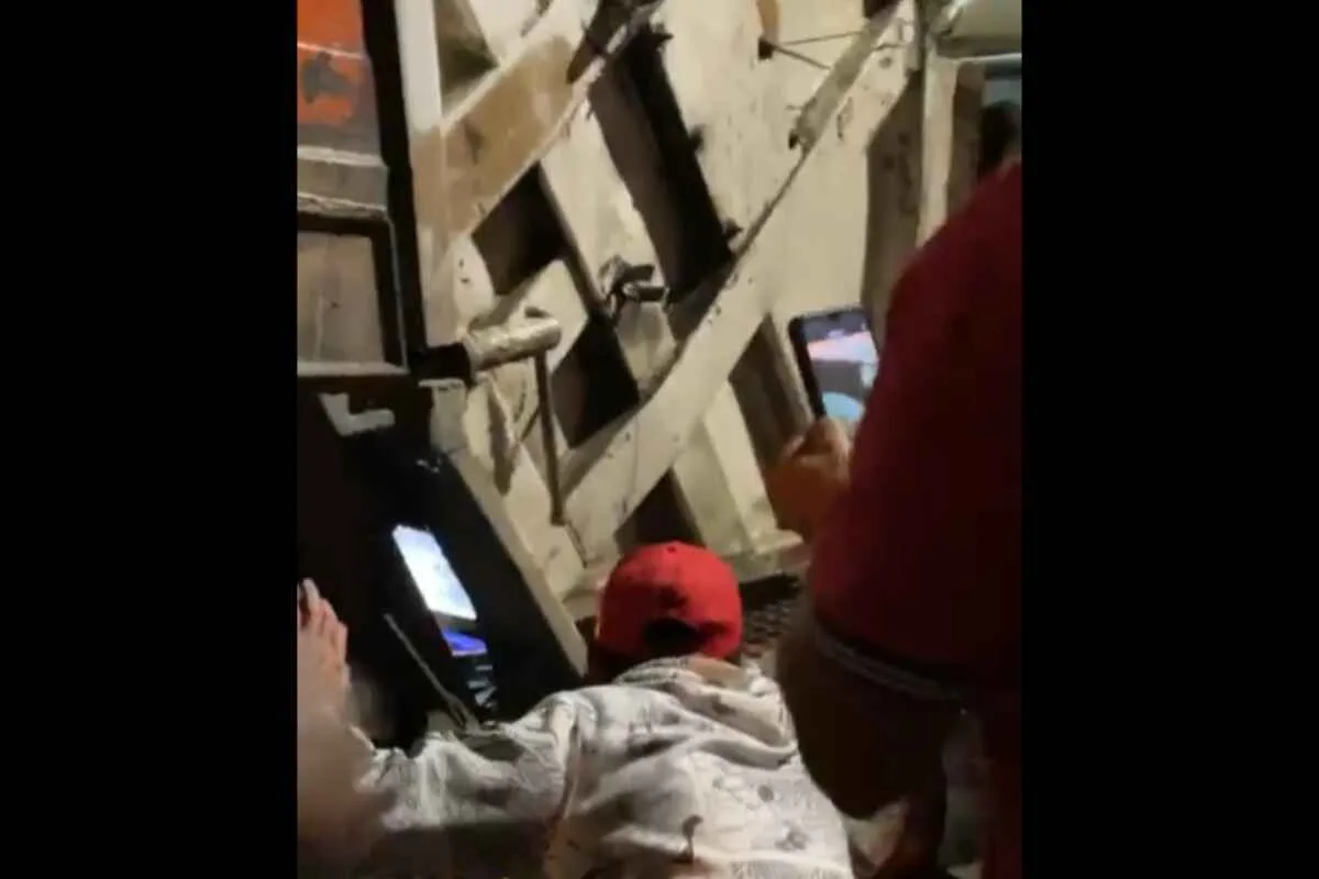 - Dos muertos y un herido deja accidente de carro de la basura en Medellín