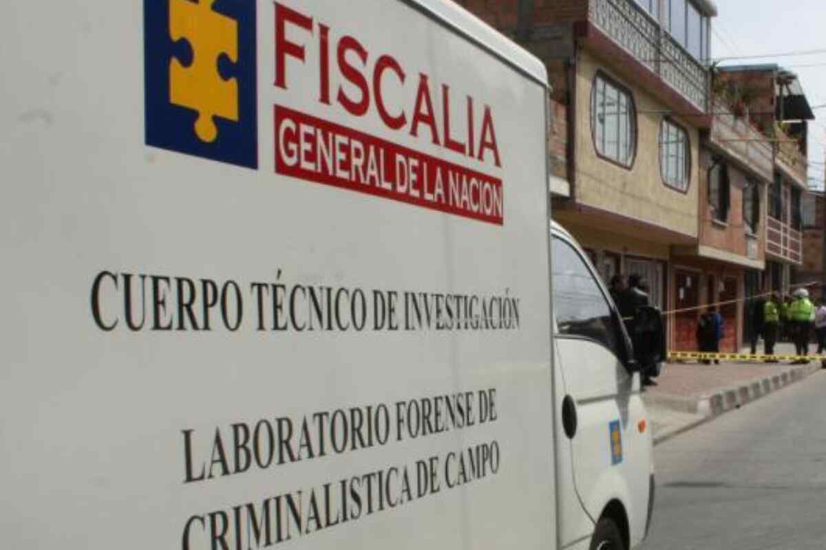 autoridades buscan esclarecer muerte de mujer en maleta abandonada- Adulto mayor LGBTIQ+ es hallado sin vida con un cable en el cuello en una vivienda en Medellín-Francotirador habría asesinado a un reconocido esmeraldero en Usaquén