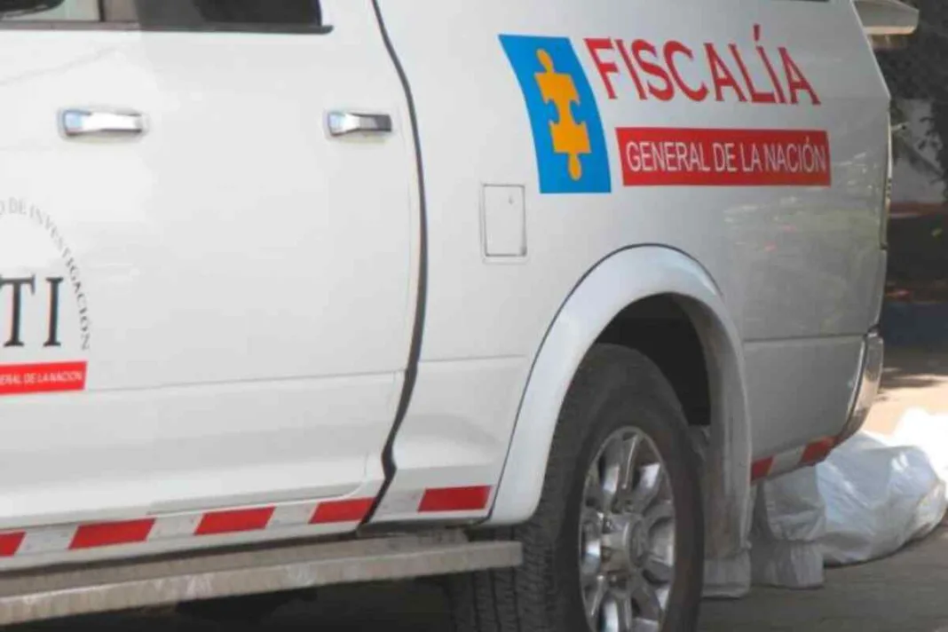 Sicarios ejecutan doble crimen en una calle del barrio Villa Melissa, en Montería- Hallan cuerpo sin vida envuelto en bolsas negras en la autopista Medellín-Bogotá Mujer de nacionalidad panameña fue encontrada sin vida en hotel cerca de Unicentro Bogotá-Hallan sin vida a patrullero de la policía en su vivienda en Girardota
