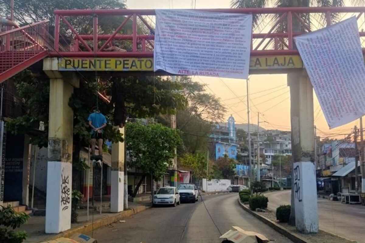 Cuatro hombres son asesinados en puente peatonal de La Laja, en Acapulco