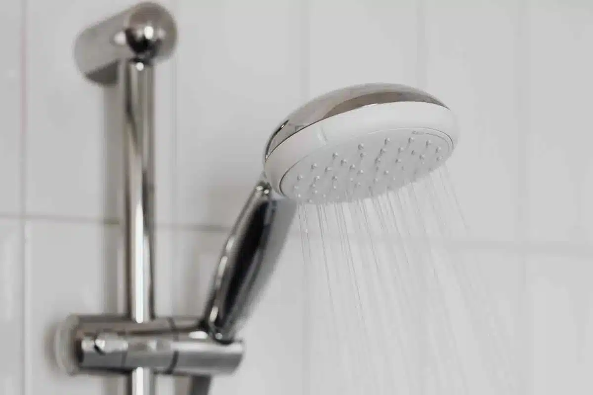 ducha---El mapa viral que revela los hábitos de higiene en Europa--Alcalde de Medellín insta a duchas de 3 minutos para evitar cortes de agua y energía