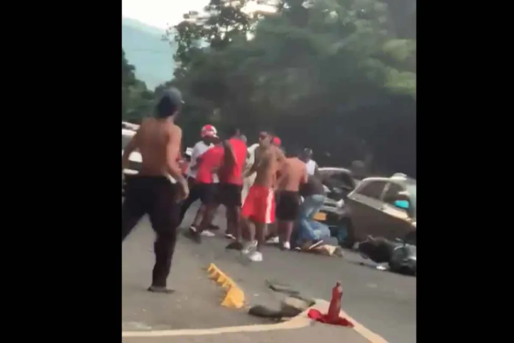 Hinchas del América de Cali agreden a hombre por llevar camiseta del Deportivo Cali: luego son capturados