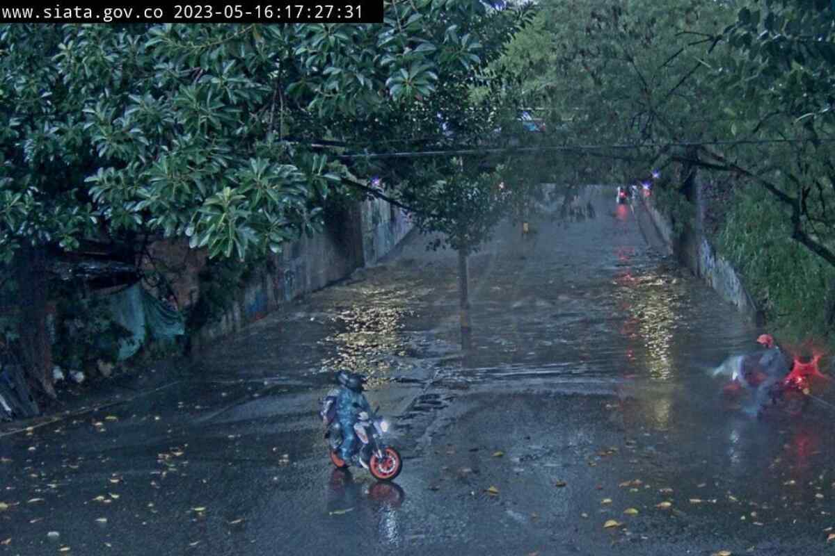 Intenso aguacero causa inundaciones y daños en Medellín y el Valle de Aburrá