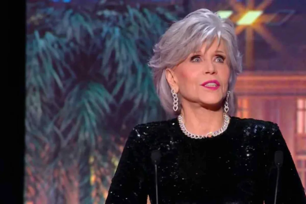  Jane Fonda lanza un pergamino a la directora ganadora del Palme d'Or en Cannes
