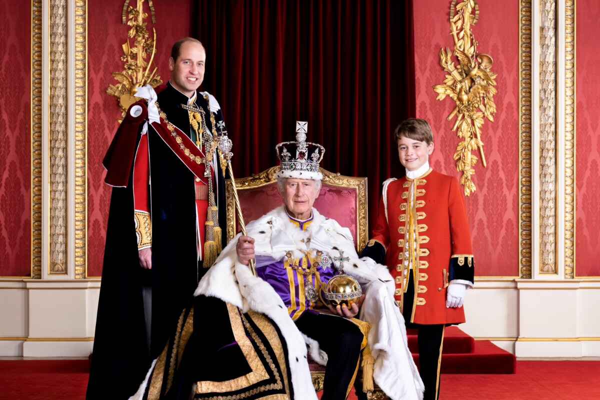 Así son los primeros retratos oficiales del rey Carlos III y sus herederos