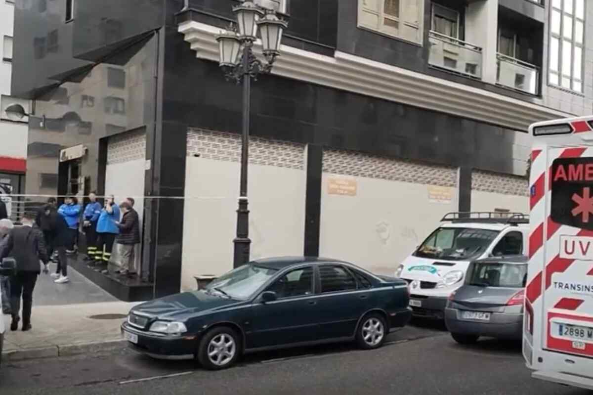 Dos hermanas mellizas de 12 años se precipitan al vacío desde su ventana en Oviedo