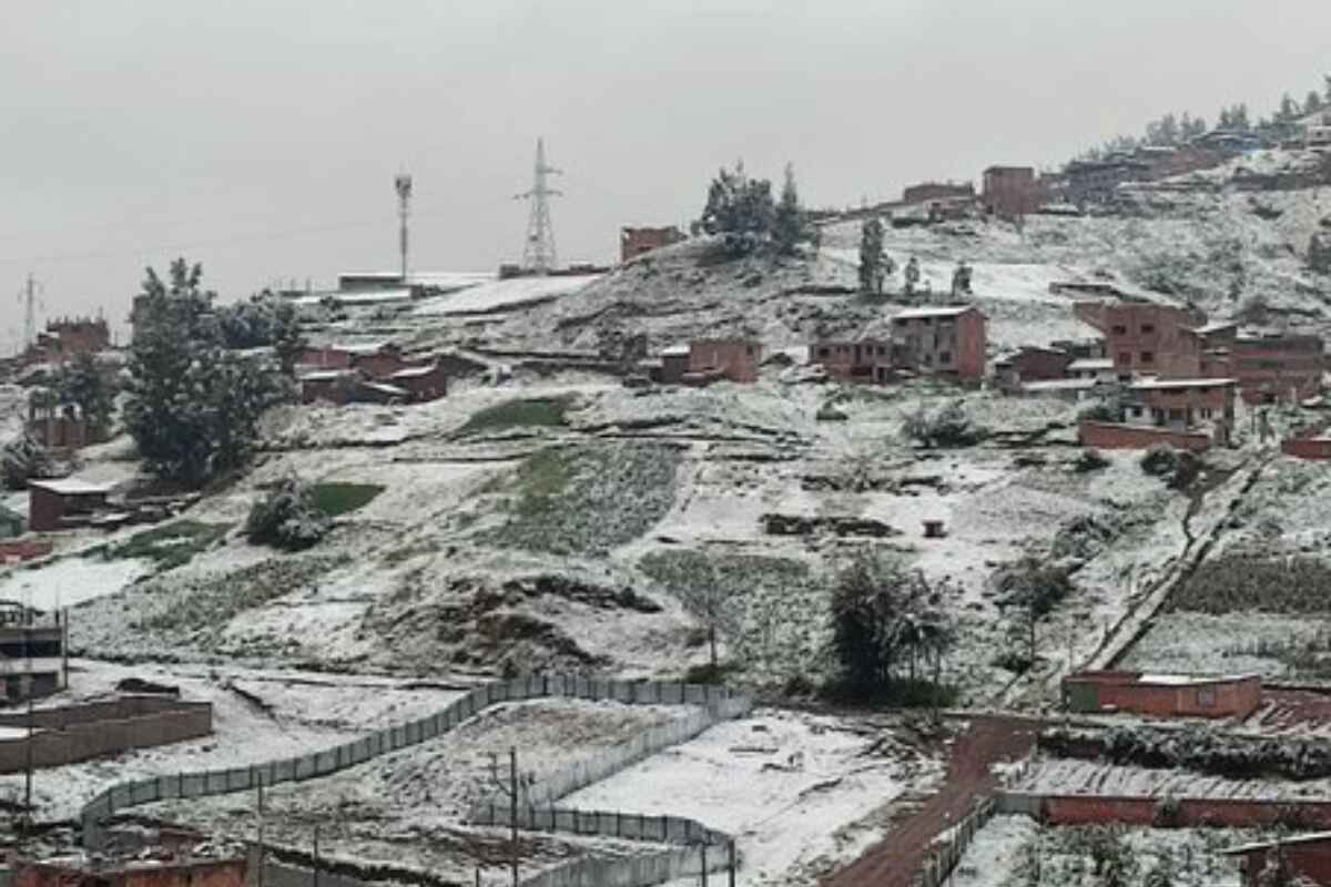 Nevada histórica en Cusco: Vehículos varados, vuelos cancelados y cultivos dañados