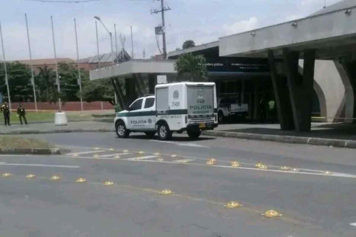 ¿Qué había en el paquete abandonado en el aeropuerto Olaya Herrera?