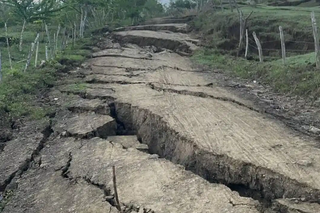 cerro santa cruz- sismo puerto escondido-grietas
