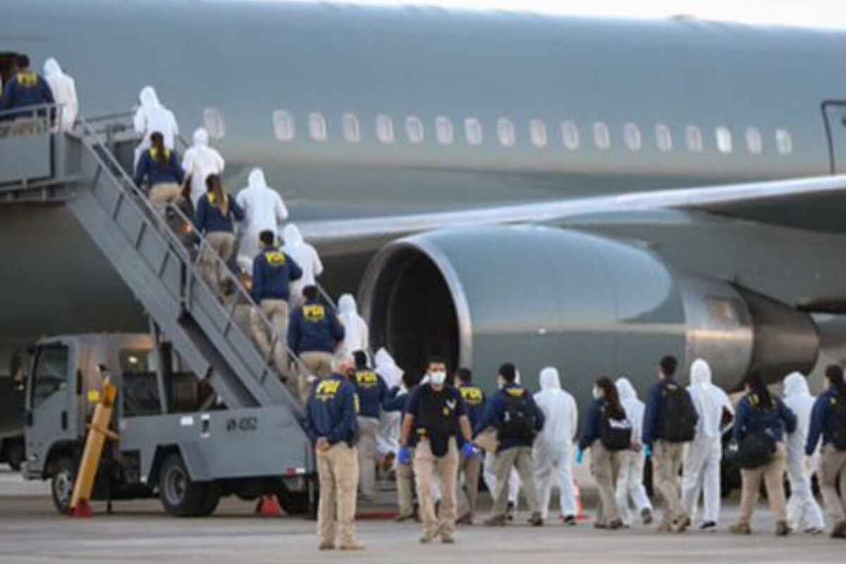 Cancelan vuelo con deportados colombianos por pésimas condiciones