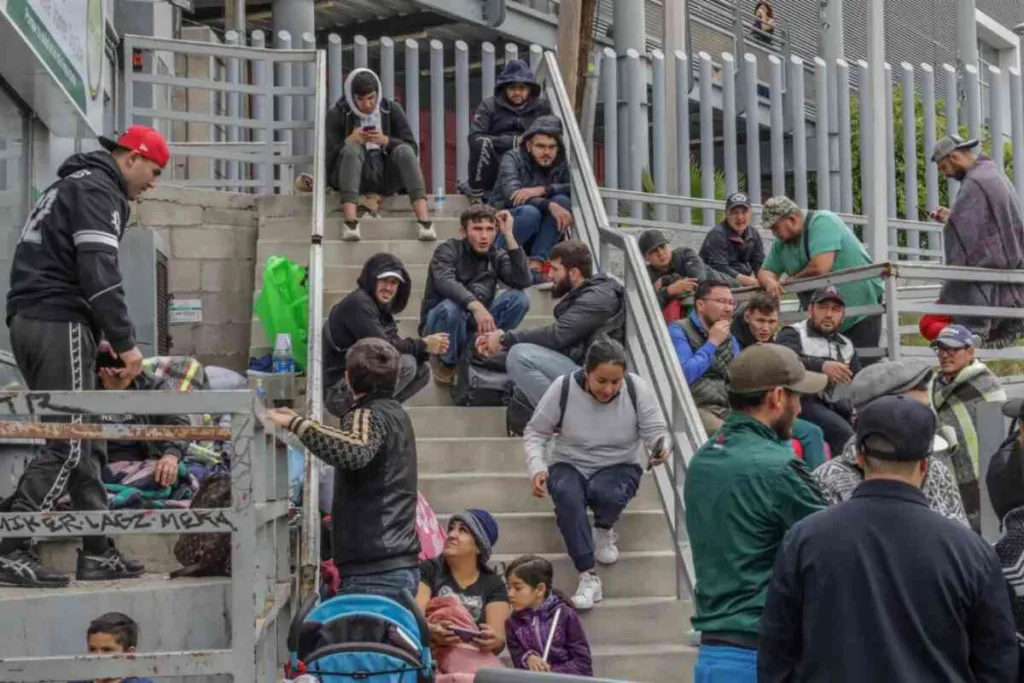 Aumenta llegada de migrantes a la mexicana Tijuana y EEUU los recibe a cuentagotas