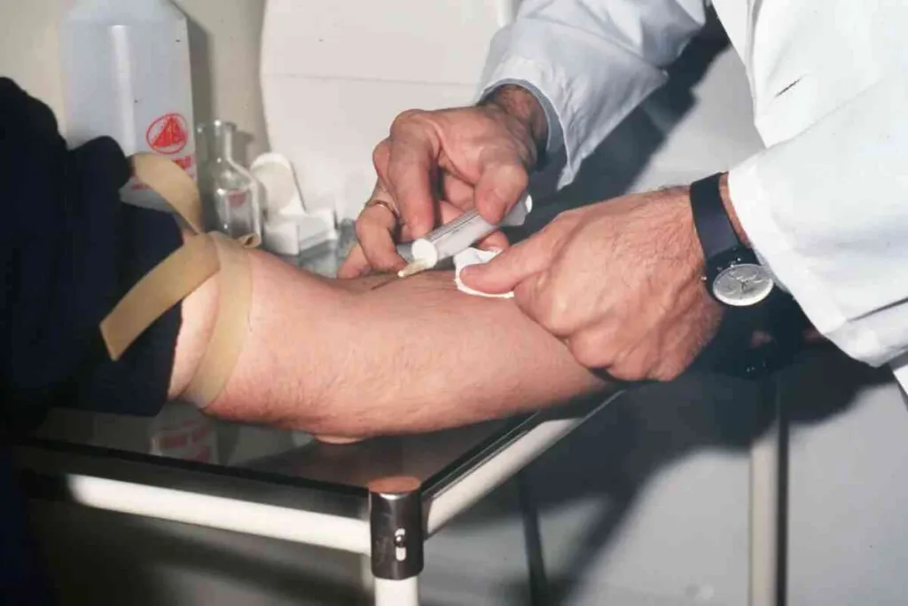 Científico hongkonés desarrolla un análisis de sangre para detectar células cancerígenas