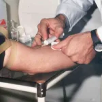 Científico hongkonés desarrolla un análisis de sangre para detectar células cancerígenas---Aumento del cáncer en menores de 50 años: ¿por qué y qué podemos hacer?