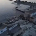 Cientos de ucranianos siguen atrapados por inundación en la orilla izquierda del Dniéper