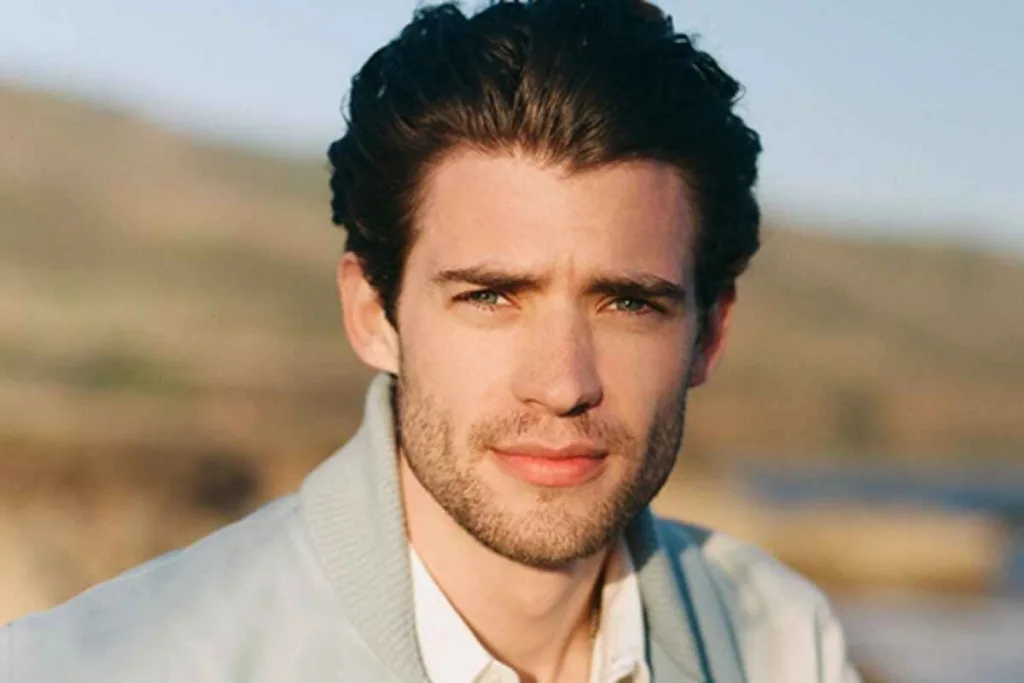 Similitudes sorprendentes: Los fans señalan el parecido entre David Corenswet y Henry Cavill como Superman