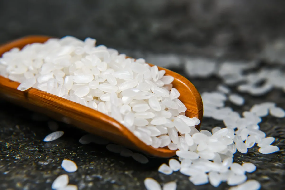 El verdadero motivo por el que debes lavar el arroz te sorprenderá