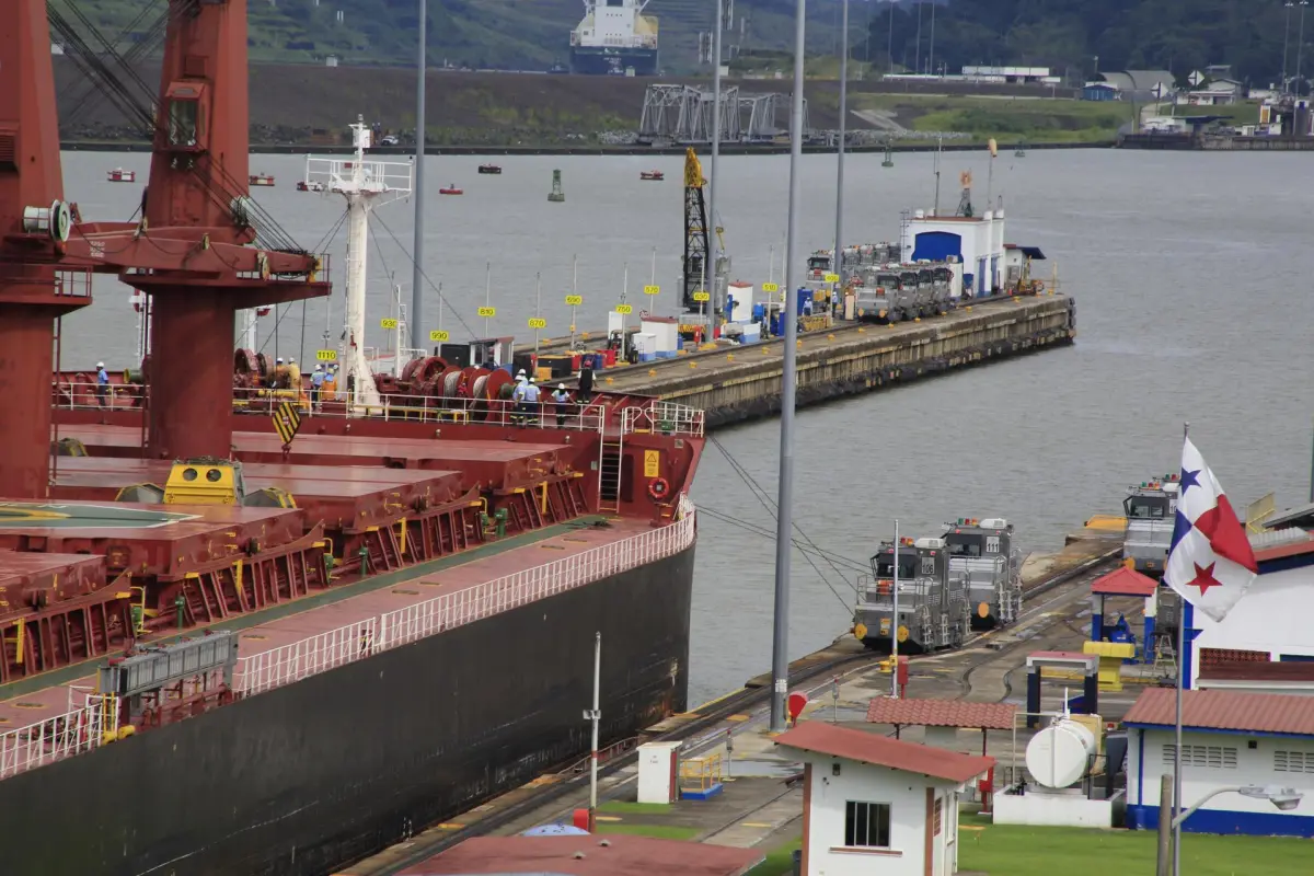 El Canal de Panamá disminuye progresivamente el calado de los buques por la sequía