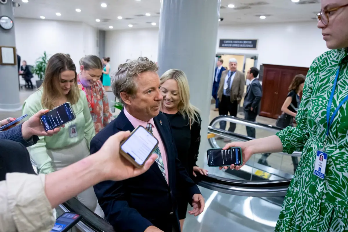 El Senado de EEUU aprueba elevar el techo de deuda y evita la suspensión de pagos del país