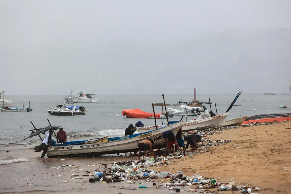 El huracán Beatriz, de categoría 1, se localiza a 100 kilómetros de la costa mexicana