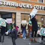 El sindicato de Starbucks convoca una huelga por la decoración de locales en el mes LGTBI